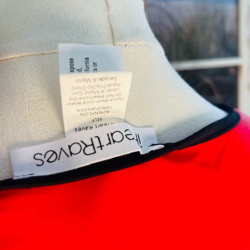 Red Long-Sleeve Accent Crop Top - Unbranded - Picture 5 of 5